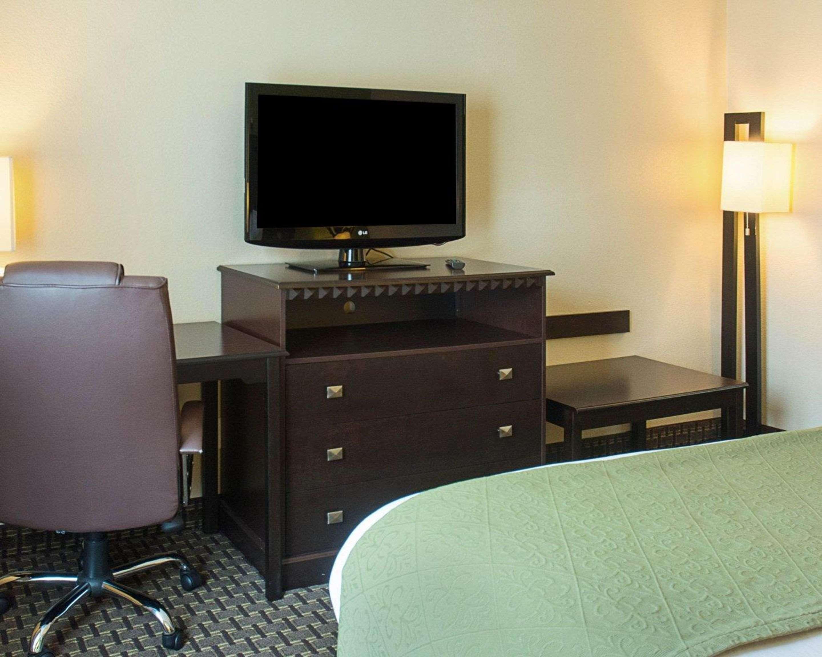 Quality Inn & Suites Quantico Стаффорд Екстер'єр фото