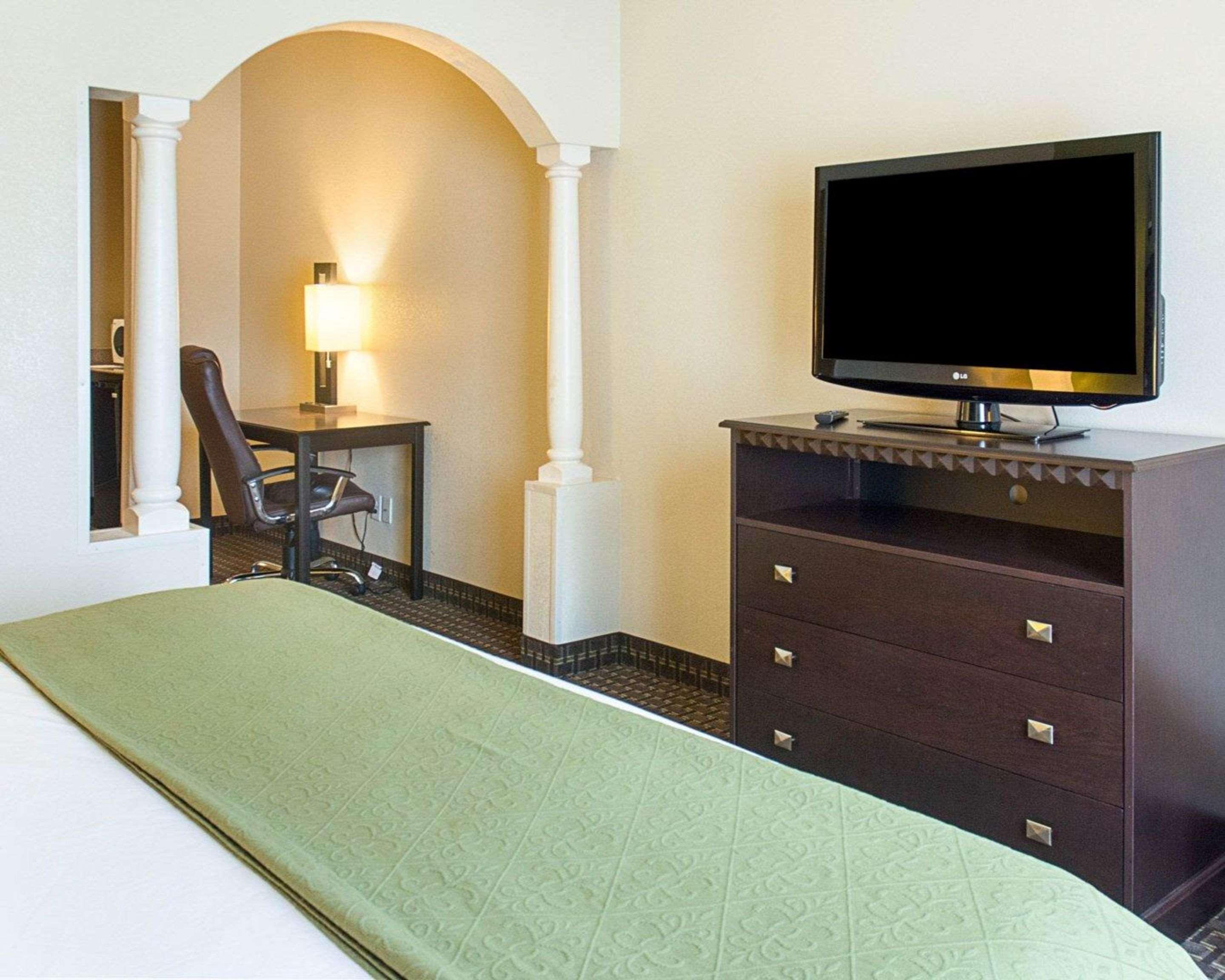 Quality Inn & Suites Quantico Стаффорд Екстер'єр фото