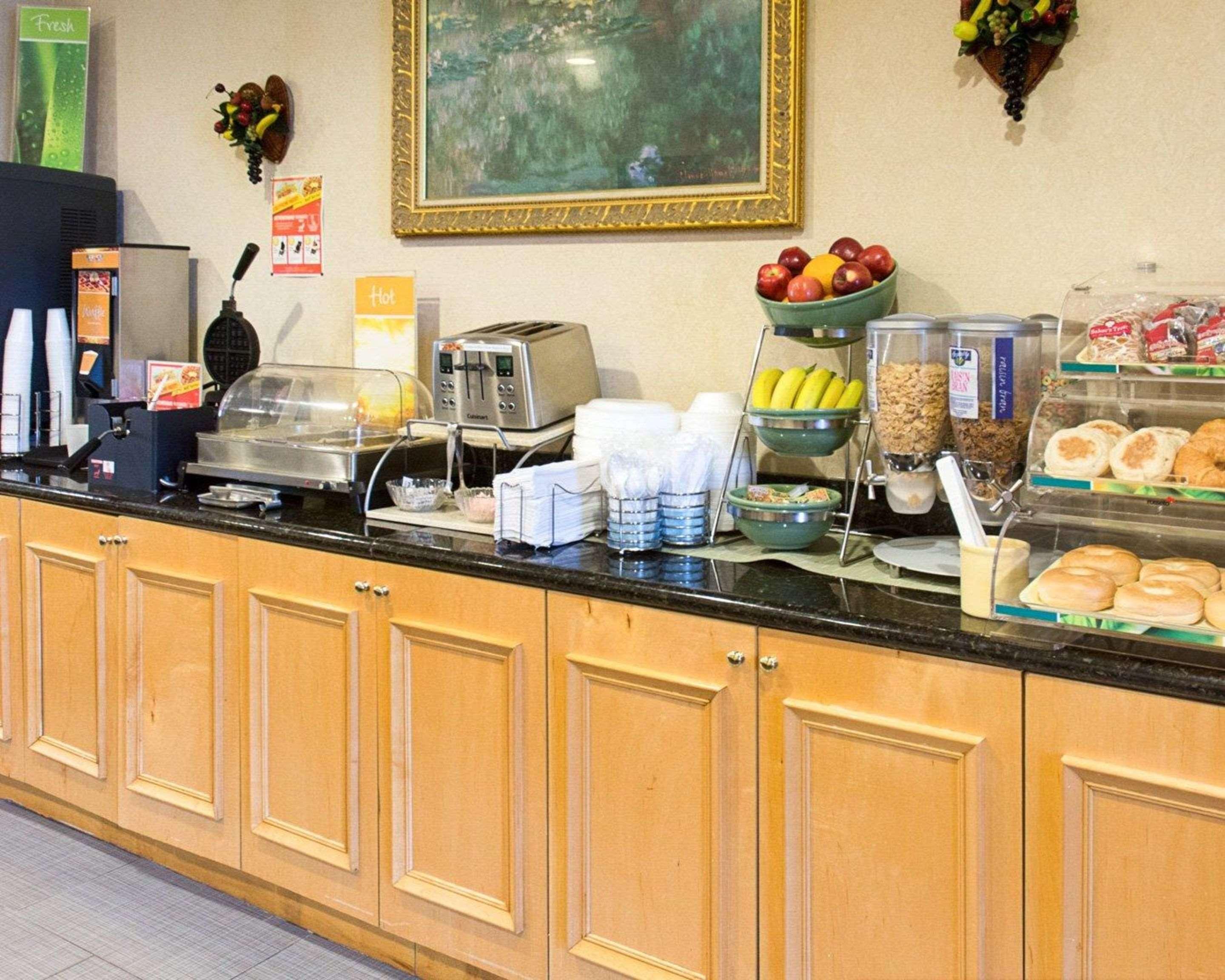 Quality Inn & Suites Quantico Стаффорд Екстер'єр фото