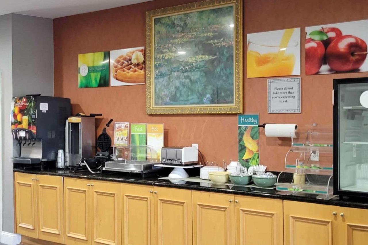 Quality Inn & Suites Quantico Стаффорд Екстер'єр фото